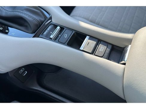 Used 2025 Honda HR-V LX image 32