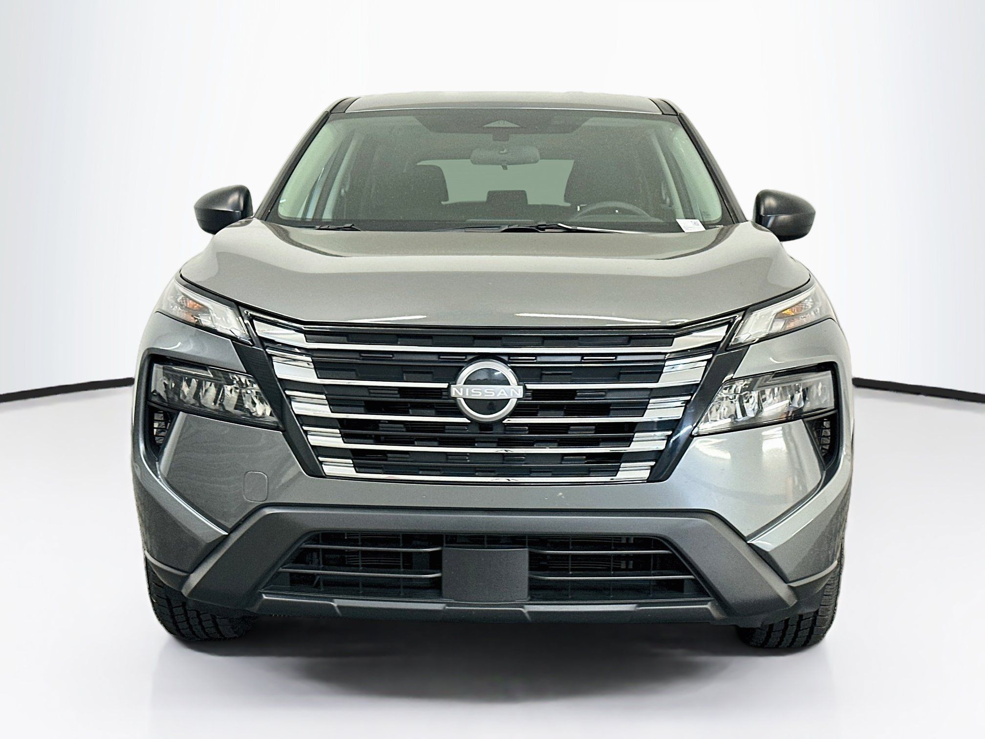 Used 2025 Nissan Rogue S AWD/4WD image 2