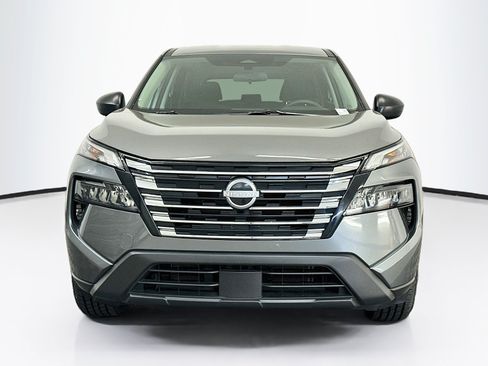 Used 2025 Nissan Rogue S AWD/4WD image 2