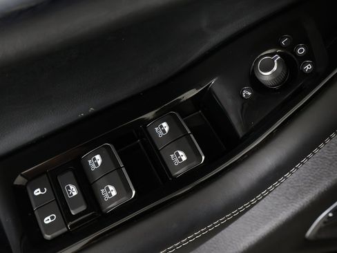 Used 2022 Jeep Grand Cherokee Overland w/ Luxury Tech Group IV image 47