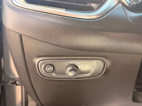 Used 2020 Chevrolet Equinox LT FWD image 19