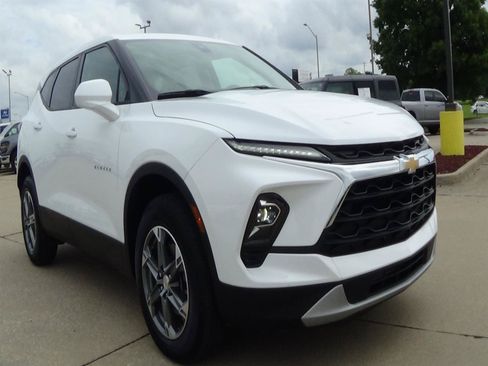 Used 2025 Chevrolet Blazer LT FWD image 4