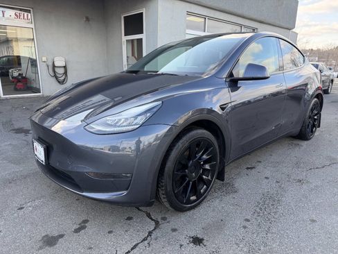 Used 2021 Tesla Model Y Long Range image 3