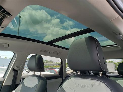 New 2025 Volkswagen Taos SEL image 7