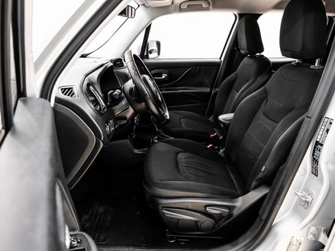 Used 2017 Jeep Renegade Altitude image 4