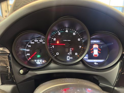Used 2018 Porsche Macan AWD/4WD image 17