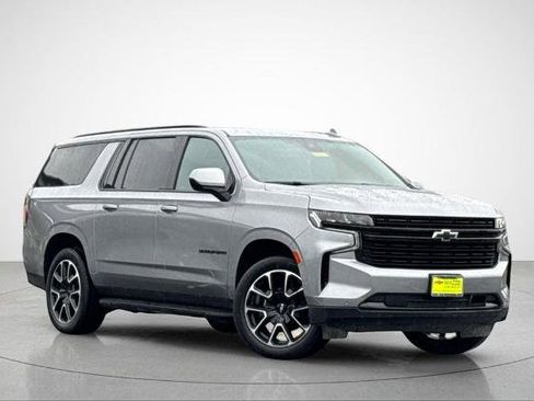 Used 2024 Chevrolet Suburban RST RWD image 2