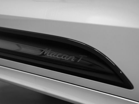 Certified 2026 Porsche Macan Turbo AWD/4WD image 15