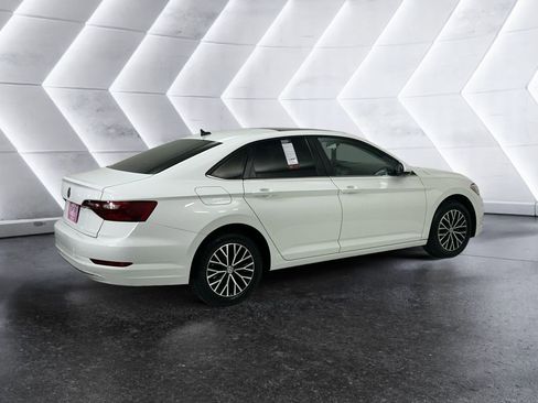 Used 2021 Volkswagen Jetta SE image 4