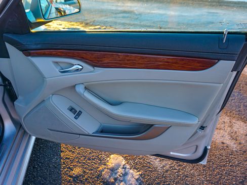 Used 2010 Cadillac CTS Luxury image 29