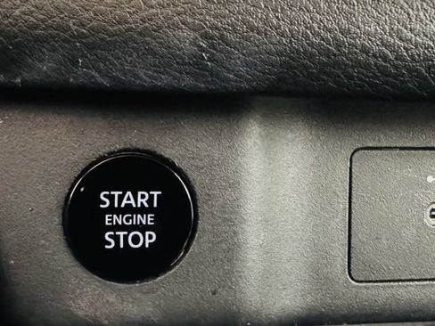 Used 2025 Nissan Rogue SV FWD image 18