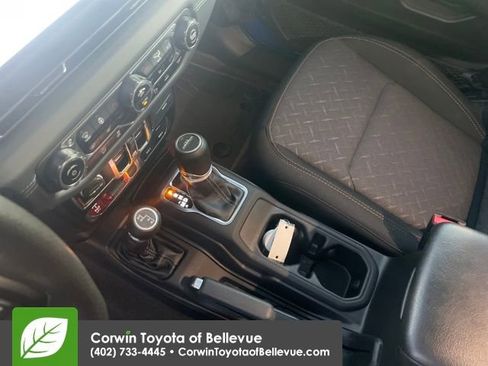 Used 2024 Jeep Gladiator Mojave w/ Technology Group image 18