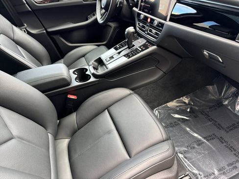 Certified 2026 Porsche Macan AWD/4WD image 18