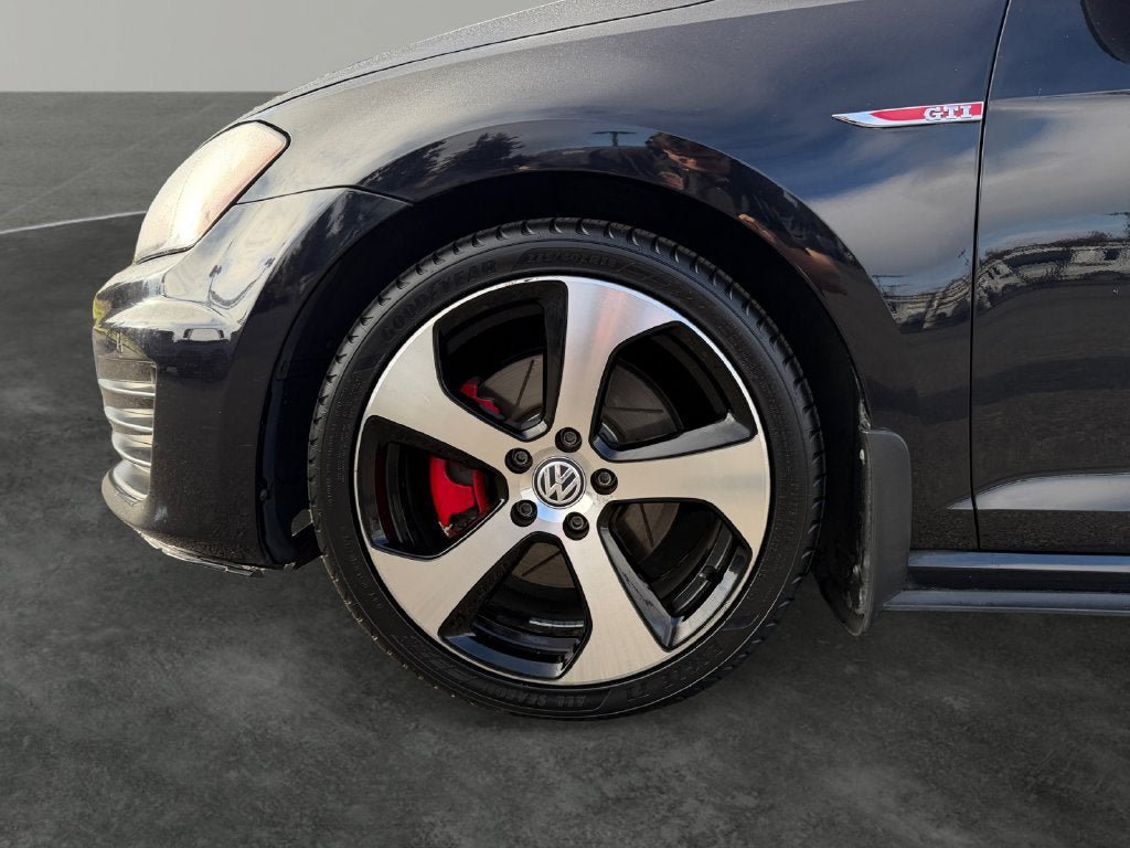 Used 2015 Volkswagen GTI SE FWD image 4