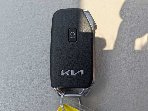 Used 2022 Kia Telluride SX w/ Towing Package FWD image 32