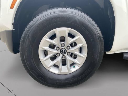 Used 2024 Nissan Frontier SV AWD/4WD image 9
