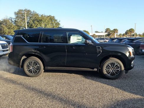 New 2026 Nissan Armada Platinum image 3