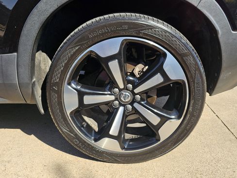 Used 2019 Volvo XC40 T5 Momentum image 15