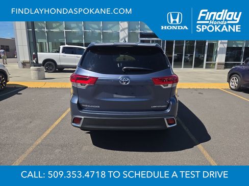 Used 2018 Toyota Highlander Limited Platinum AWD/4WD image 4