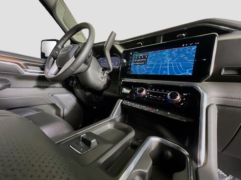 Used 2025 GMC Sierra 3500 Denali image 34