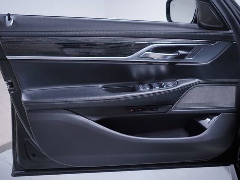 Used 2022 BMW 740i w/ M Sport Package image 16