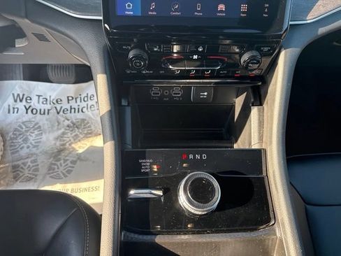 Used 2025 Jeep Grand Cherokee Limited AWD/4WD image 17