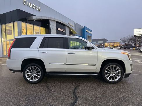 Used 2019 Cadillac Escalade Luxury image 21