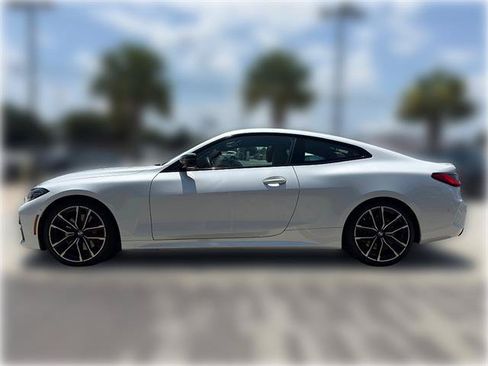 Used 2022 BMW M440i Coupe w/ Premium Package RWD image 3