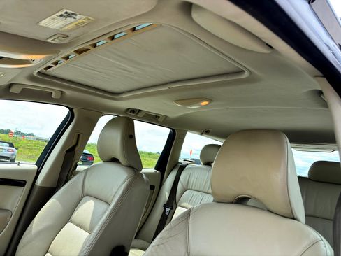 Used 2008 Volvo V70 image 18