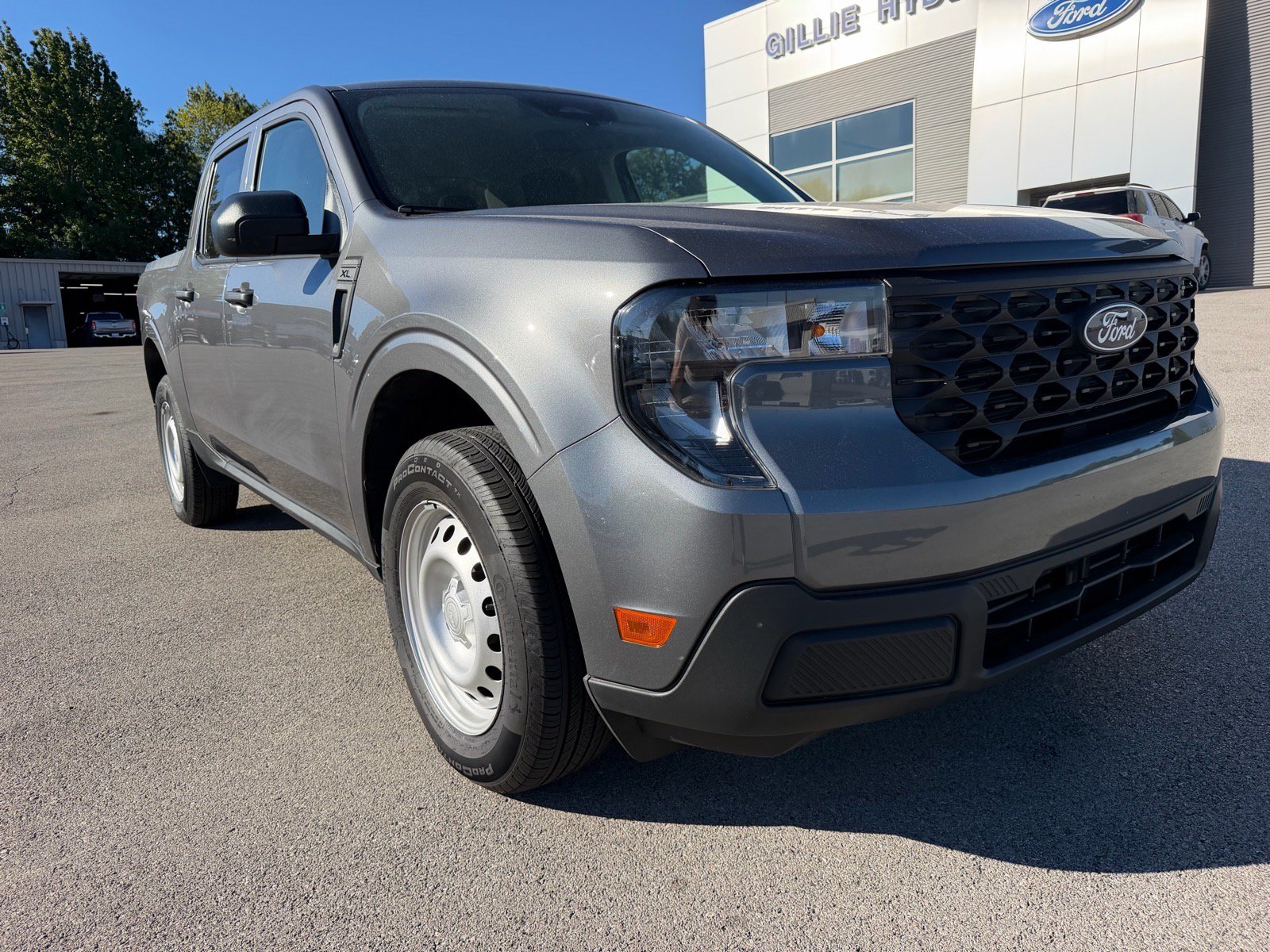 Used 2025 Ford Maverick XL w/ Equipment Group 102A AWD/4WD image 2