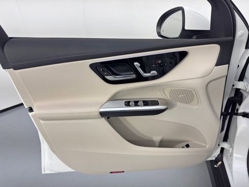 Used 2025 Mercedes-Benz GLC 350e 4MATIC image 48