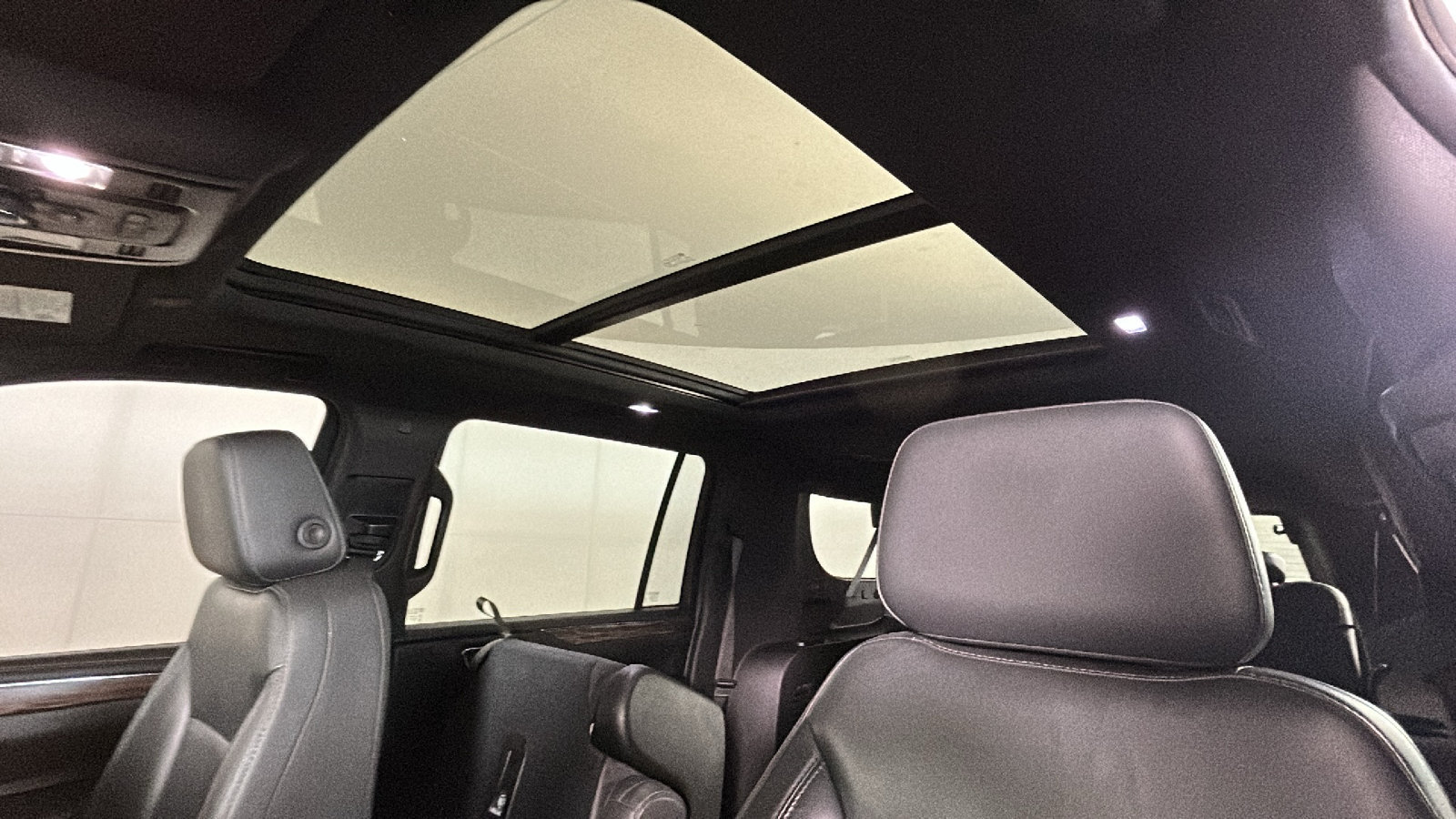 Used 2021 Chevrolet Suburban LT w/ LT Signature Package AWD/4WD image 16
