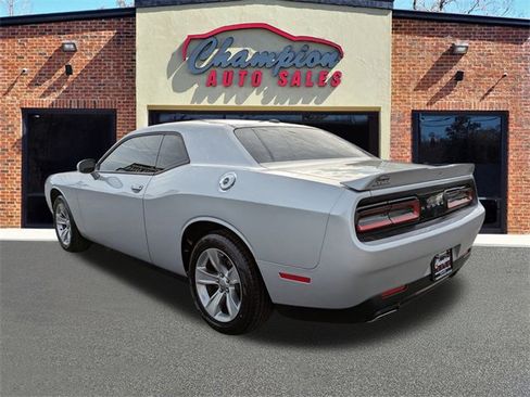 Used 2021 Dodge Challenger SXT w/ Driver Convenience Group image 7