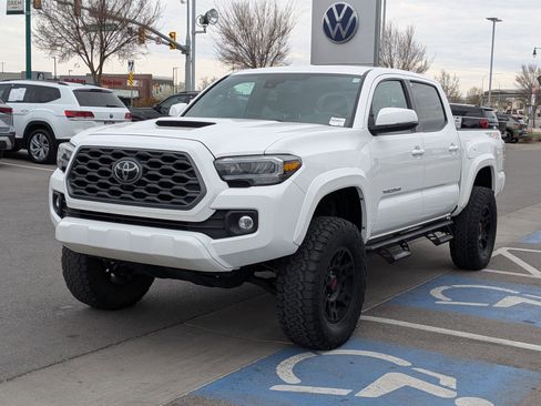 Used 2023 Toyota Tacoma TRD Sport image 10