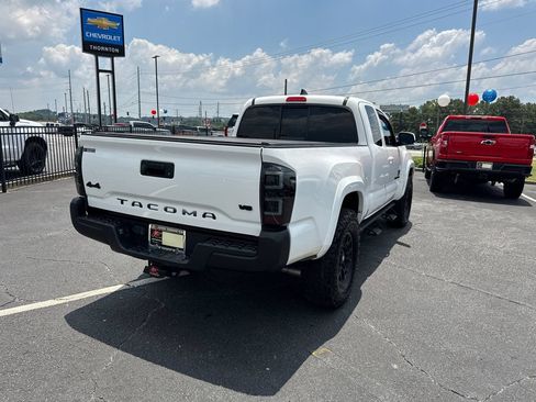 Used 2021 Toyota Tacoma SR5 AWD/4WD image 6