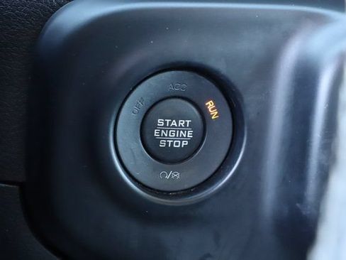 Used 2018 Jeep Wrangler Unlimited Sahara w/ Dual Top Group AWD/4WD image 32