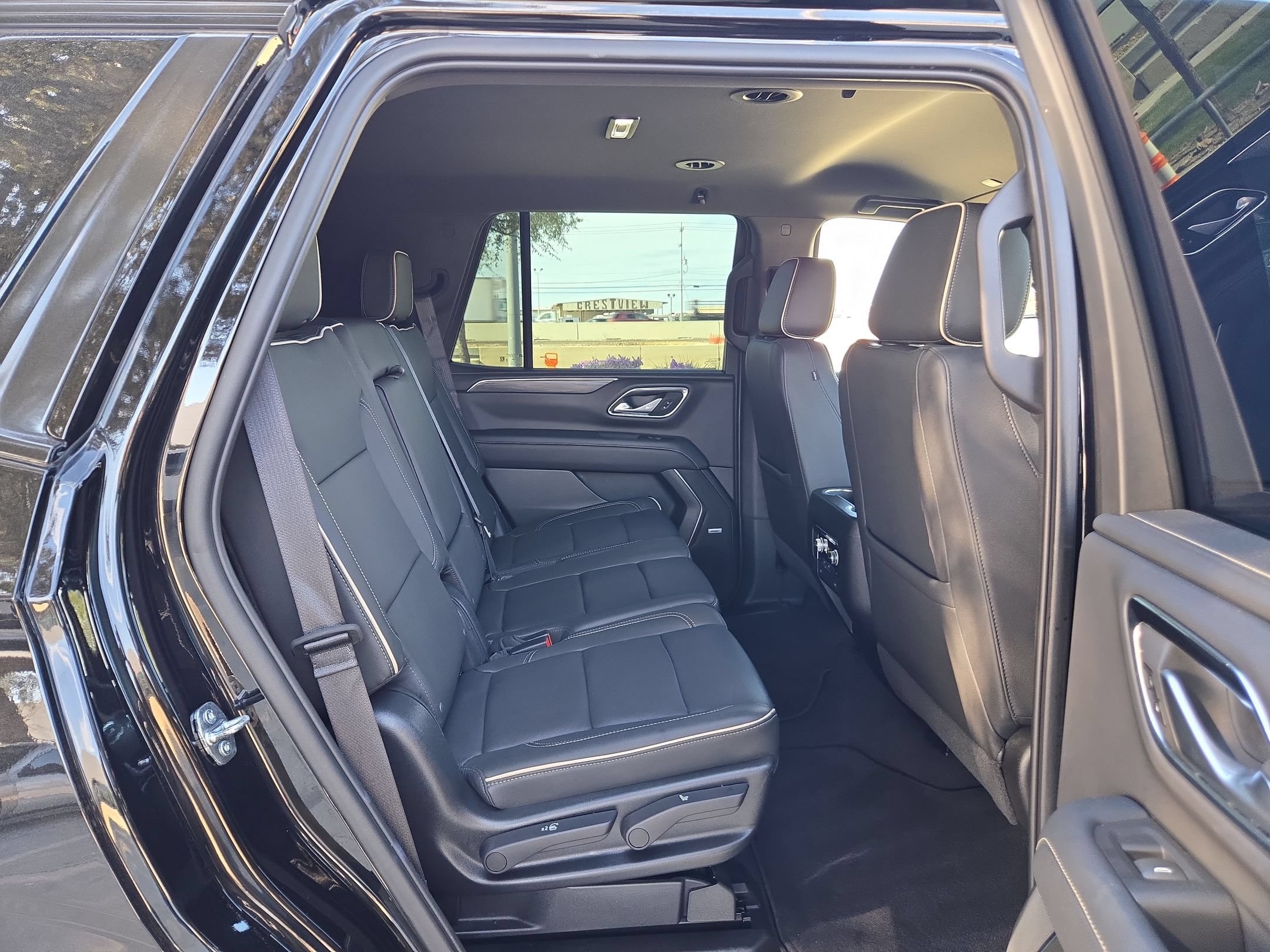 Certified 2022 GMC Yukon SLT w/ SLT Luxury Package AWD/4WD image 25