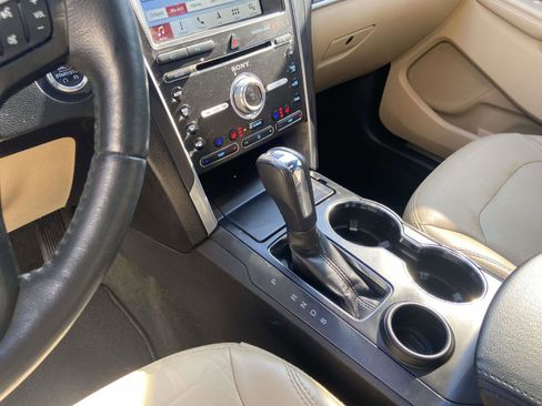 Used 2017 Ford Explorer Limited image 17