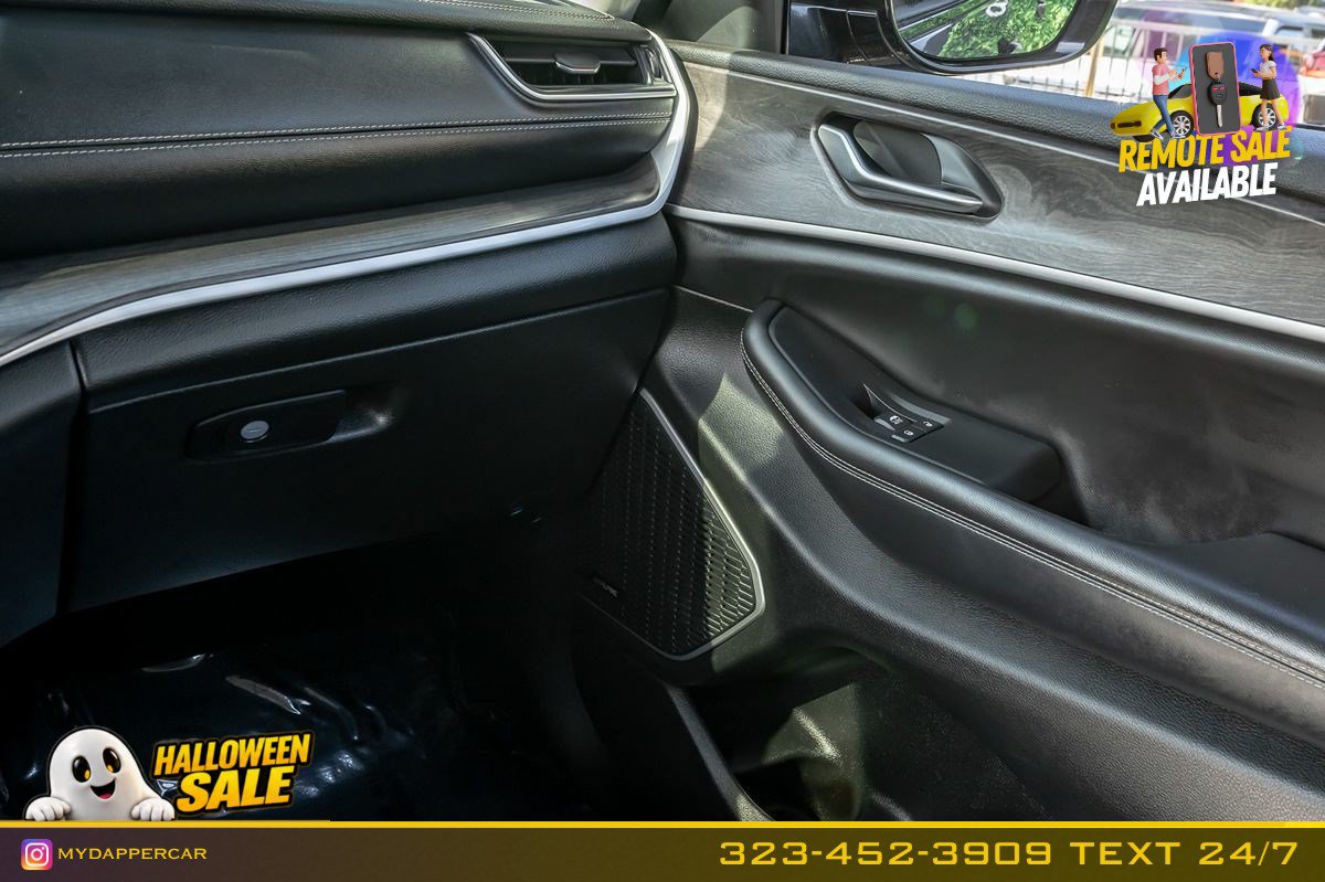 Used 2023 Jeep Grand Cherokee Limited w/ Luxury Tech Group II RWD image 23