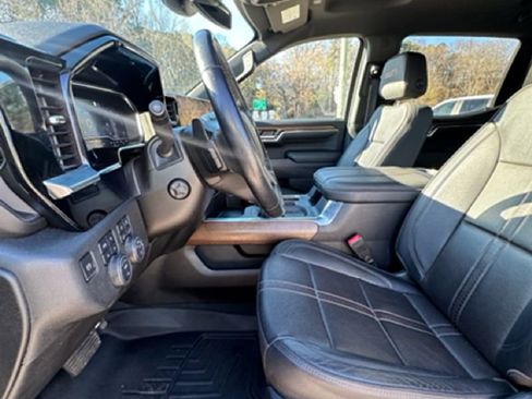 Used 2023 Chevrolet Silverado 1500 High Country image 14