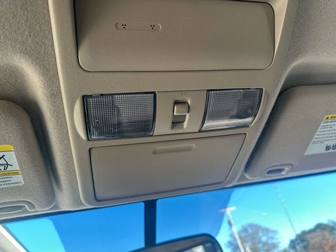 Used 2018 Nissan Frontier SV image 19