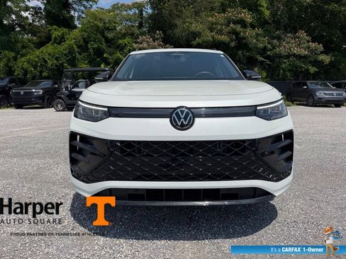 Used 2025 Volkswagen Tiguan SE R-Line AWD/4WD image 8