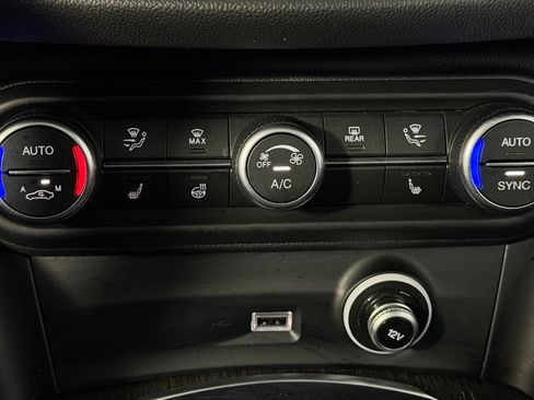 Used 2023 Alfa Romeo Stelvio Ti AWD/4WD image 19