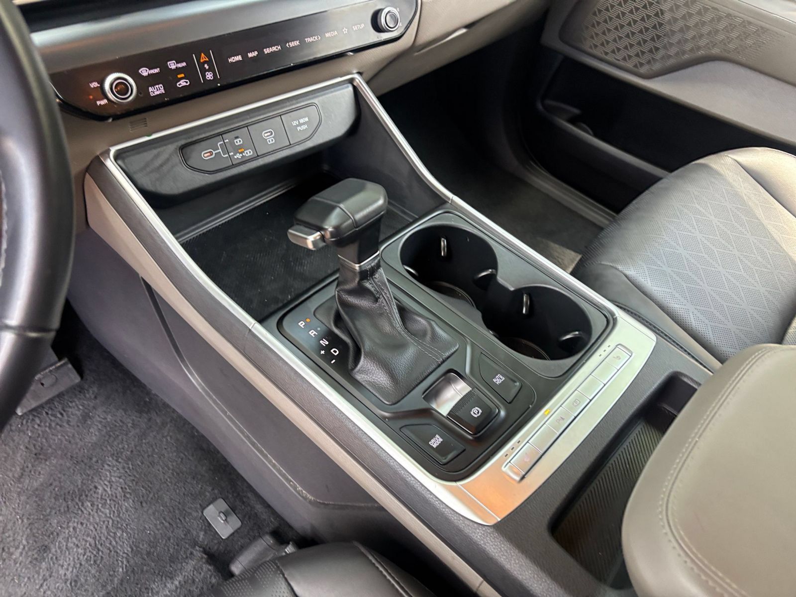 Used 2026 Kia Carnival FWD image 43