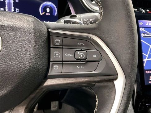 Used 2023 Jeep Grand Cherokee Limited image 24