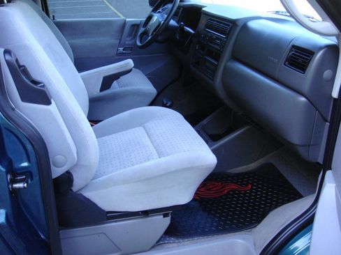 Used 2003 Volkswagen Eurovan MV image 13