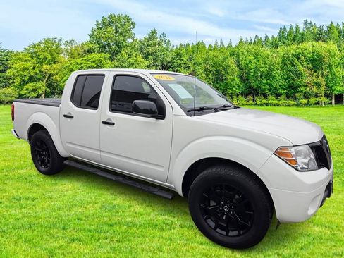 Used 2021 Nissan Frontier SV w/ Midnight Edition Floor Mats RWD image 2