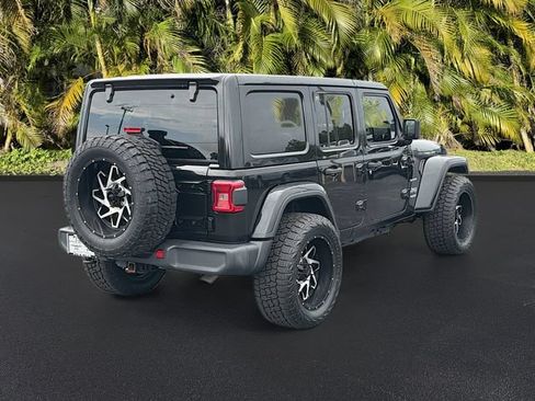 Used 2018 Jeep Wrangler Unlimited Sahara AWD/4WD image 4