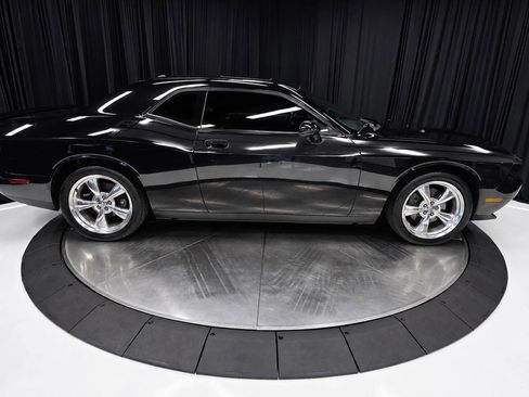 Used 2010 Dodge Challenger R/T RWD image 5