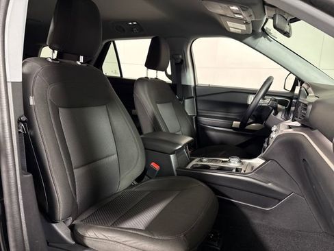 Used 2023 Ford Explorer XLT image 10